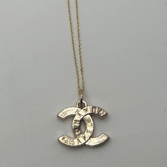 CHANEL Logo CC Gold Tone Stamped Zipper Pull Charm on Necklace - Picture 5 of 5